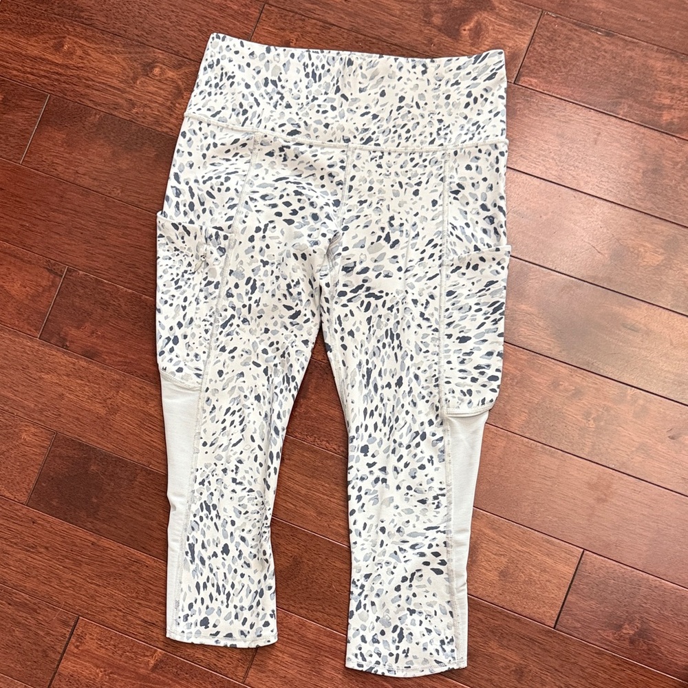 ❤️ NWOT Athleta Spotty All In  Side Pockets Mesh Sided Cropped Leggings S Tall
